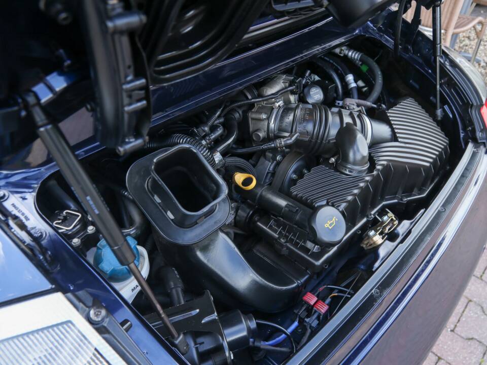 Image 43/50 of Porsche 911 Carrera 4S (2004)