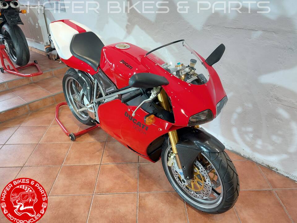 Immagine 2/21 di Ducati DUMMY (2001)