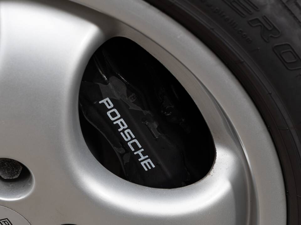 Image 18/41 de Porsche 911 Carrera 2 (1992)