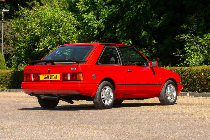 Image 32/50 of Ford Escort IV XR3i (1989)