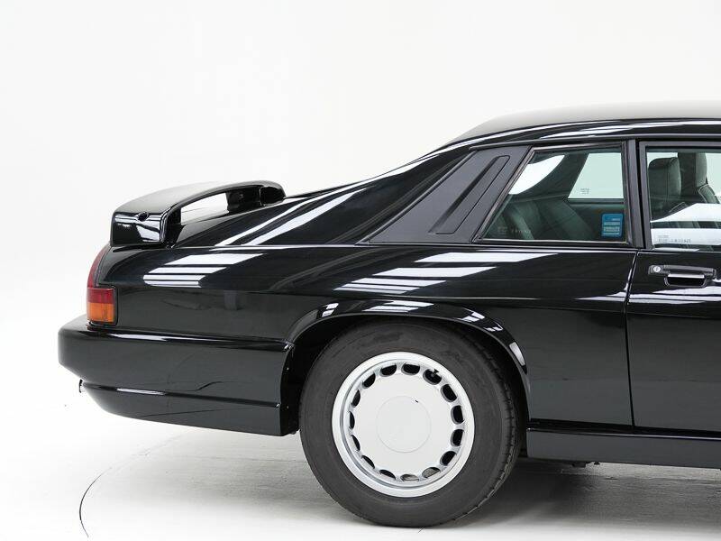 Image 15/15 of Jaguar XJRS 6.0 (1991)