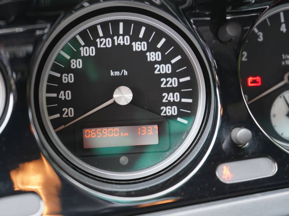 Image 34/39 of BMW Z8 (2002)