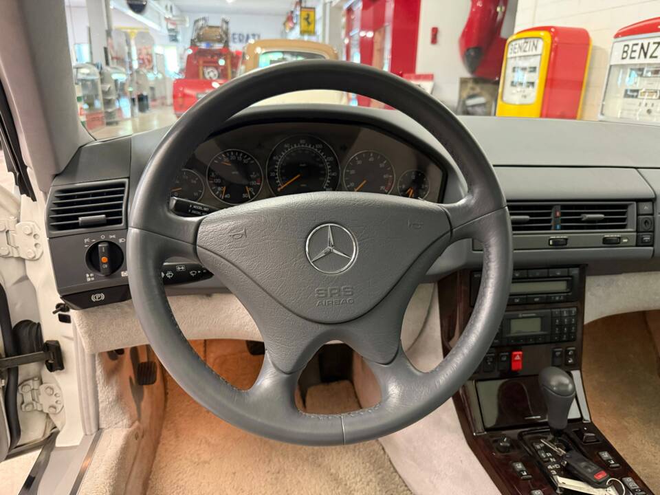 Image 9/17 de Mercedes-Benz SL 500 (1999)
