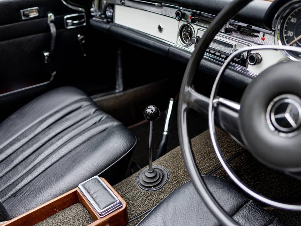 Image 39/50 of Mercedes-Benz 280 SL (1968)