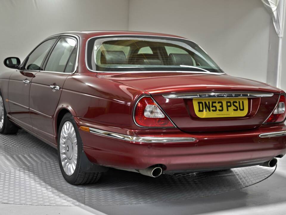 Image 11/50 of Jaguar XJR Super V8 (2004)