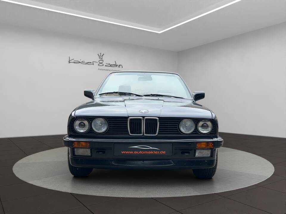 Immagine 4/27 di BMW 320i (1989)