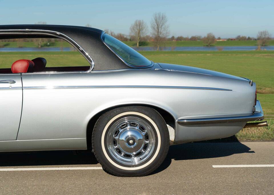 Imagen 7/8 de Jaguar XJ 5.3 C (1975)