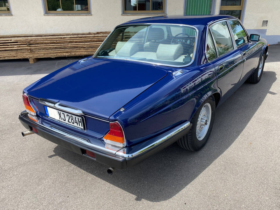 Image 9/36 de Jaguar XJ 6 4.2 (1984)