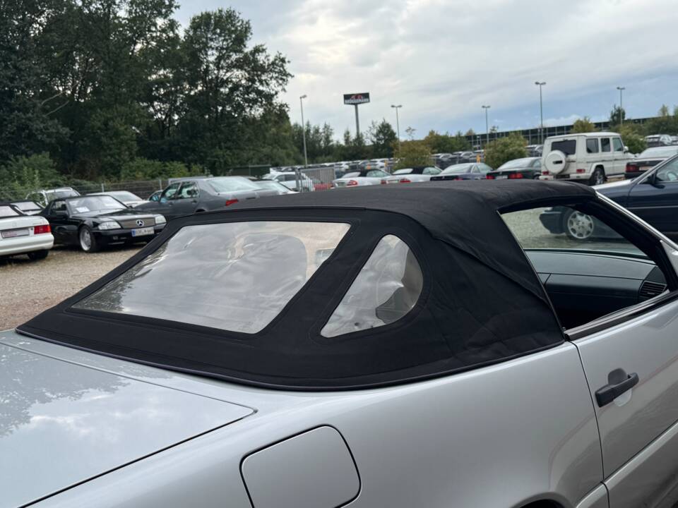 Bild 16/82 von Mercedes-Benz SL 320 (1995)