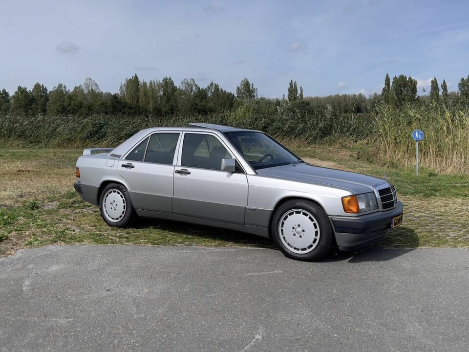 Afbeelding 2/8 van Mercedes-Benz 190 E (1993)
