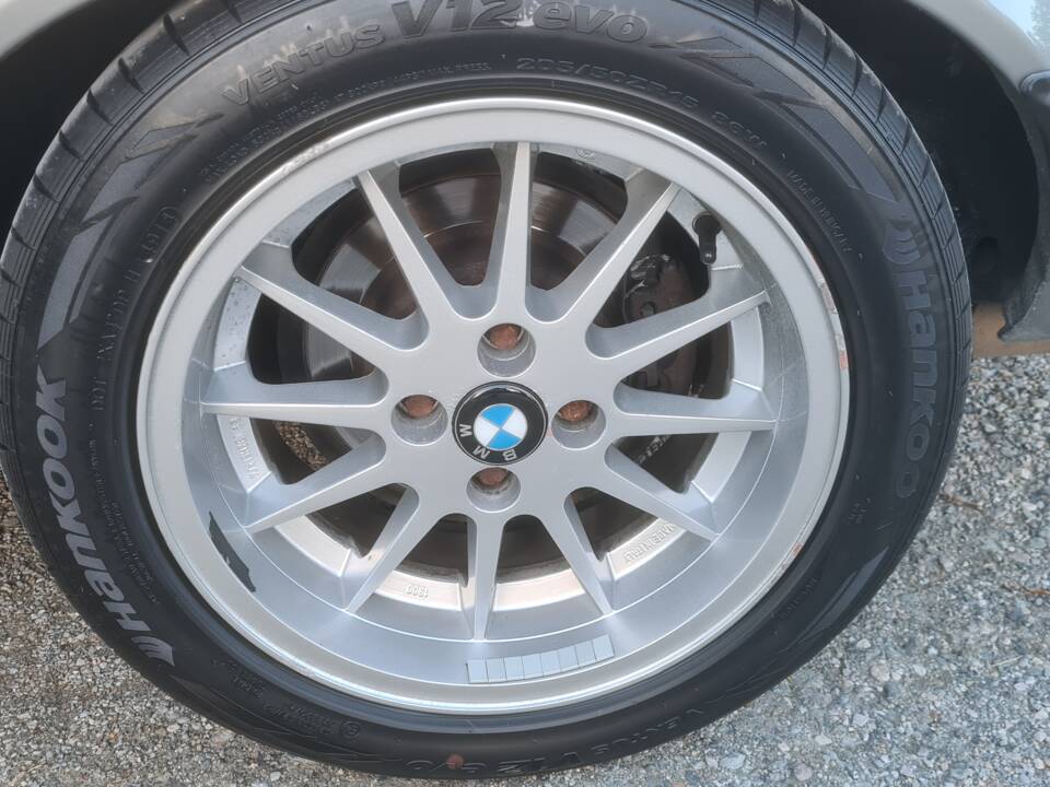 Image 9/18 of BMW 325i (1987)