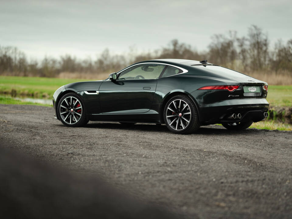 Bild 2/32 von Jaguar F-Type R (2016)