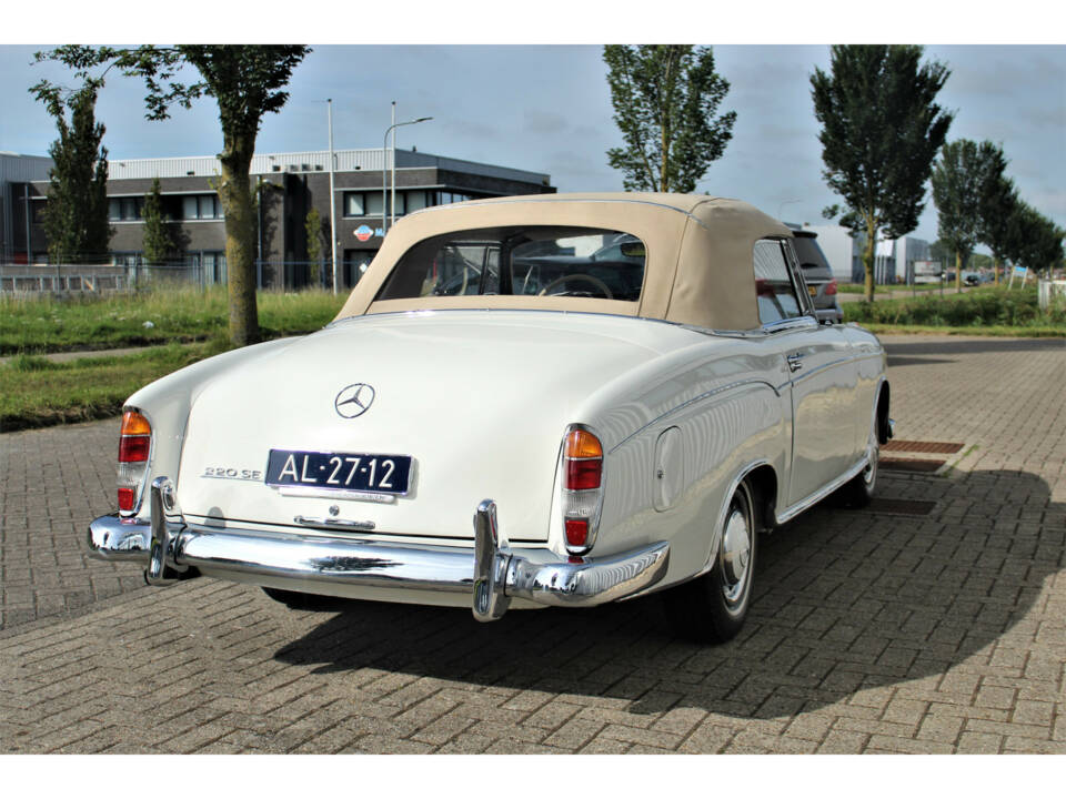 Image 33/35 of Mercedes-Benz 220 SE Cabriolet (1959)