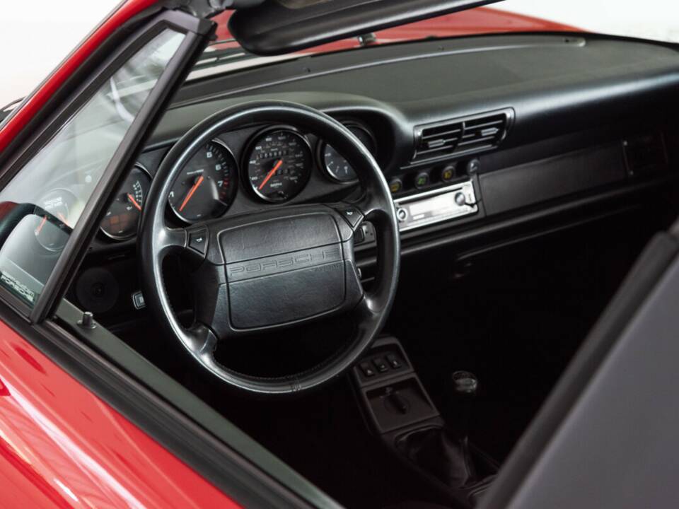 Afbeelding 29/48 van Porsche 911 Carrera 2 (1990)