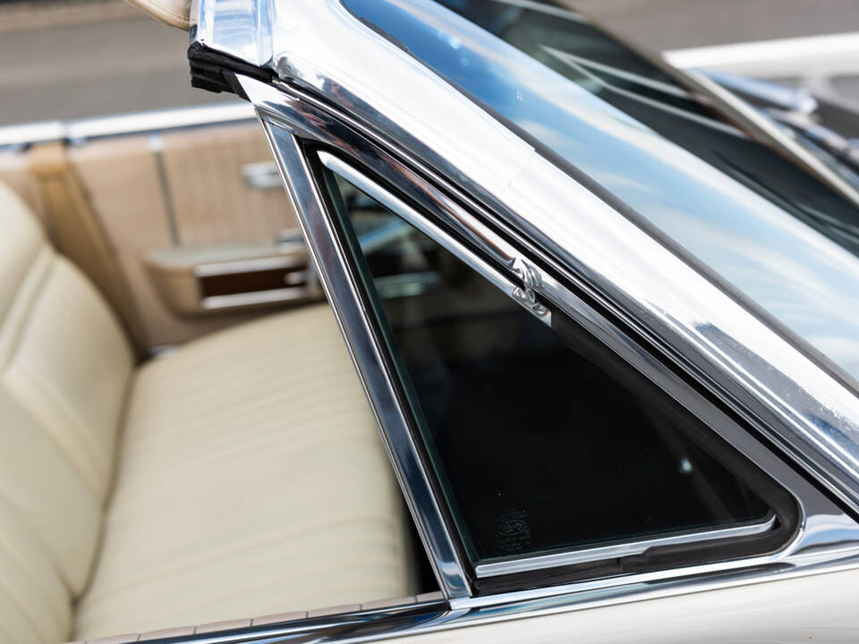 Immagine 68/135 di Lincoln Continental Convertible (1965)