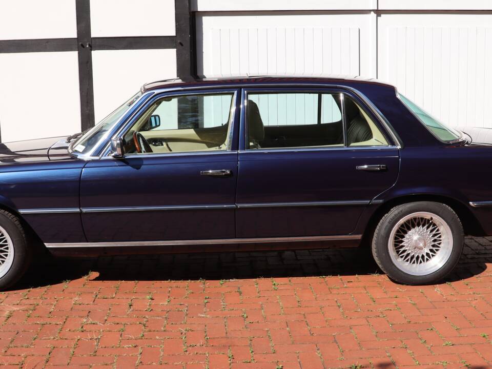 Image 18/57 de Mercedes-Benz 450 SEL 6,9 (1977)