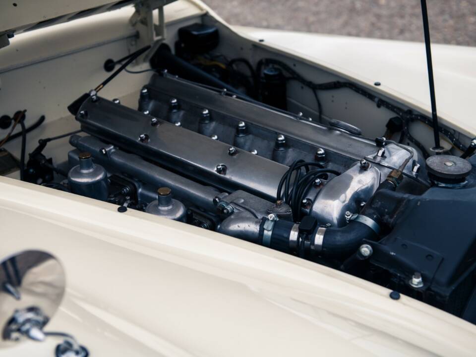 Image 39/45 of Jaguar XK 120 OTS (1950)