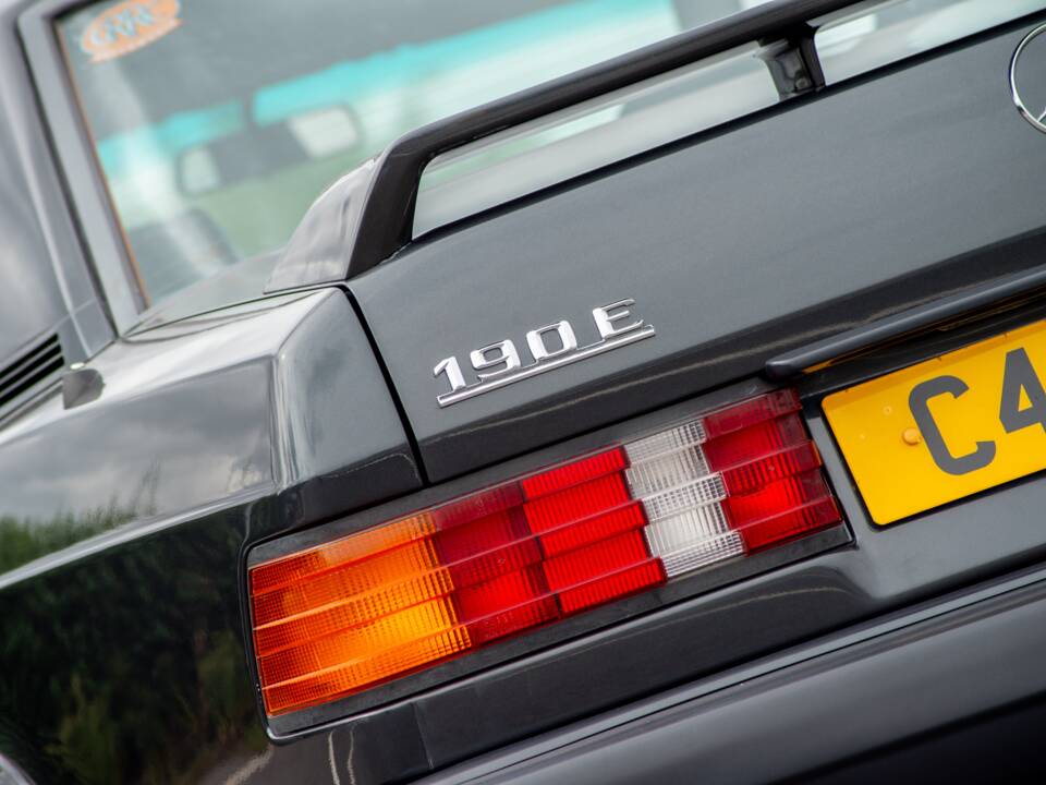 Bild 9/27 von Mercedes-Benz 190 E 2.3-16 (1985)