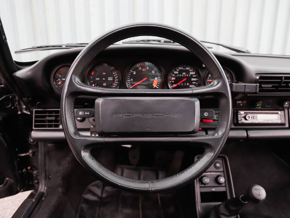 Image 72/108 de Porsche 911 Carrera 3.2 (1989)