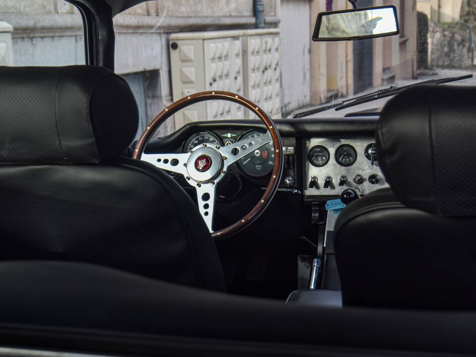 Imagen 3/8 de Jaguar E-Type (2+2) (1970)