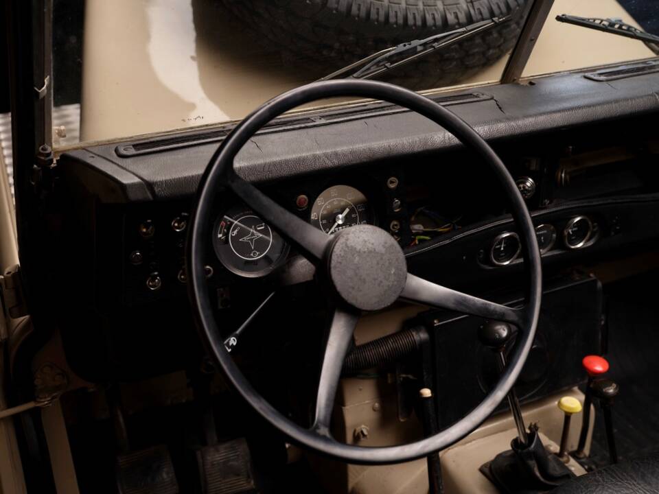 Image 12/30 de Land Rover 109 (1979)