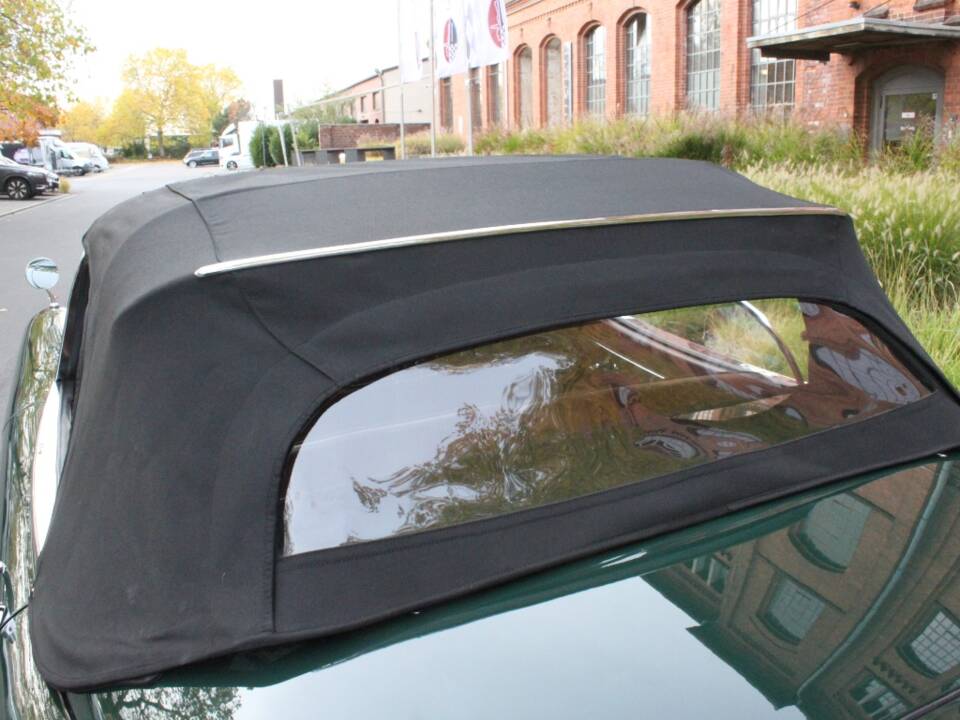 Image 14/20 of Jaguar XK 150 3.8 S OTS (1959)