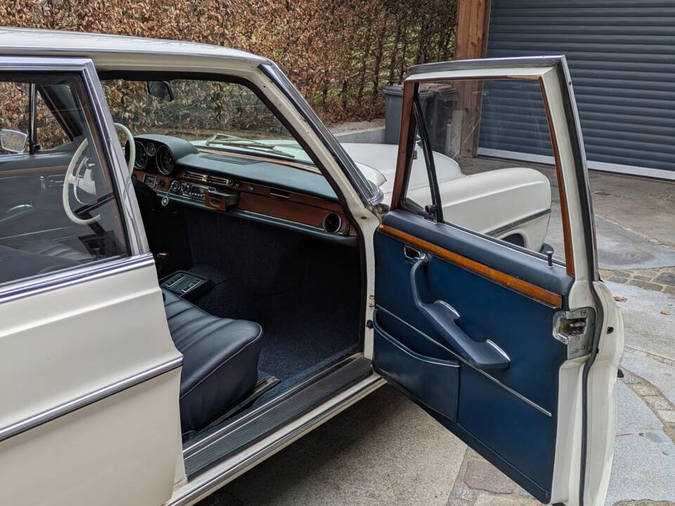 Immagine 11/24 di Mercedes-Benz 300 SEL 6.3 (1972)