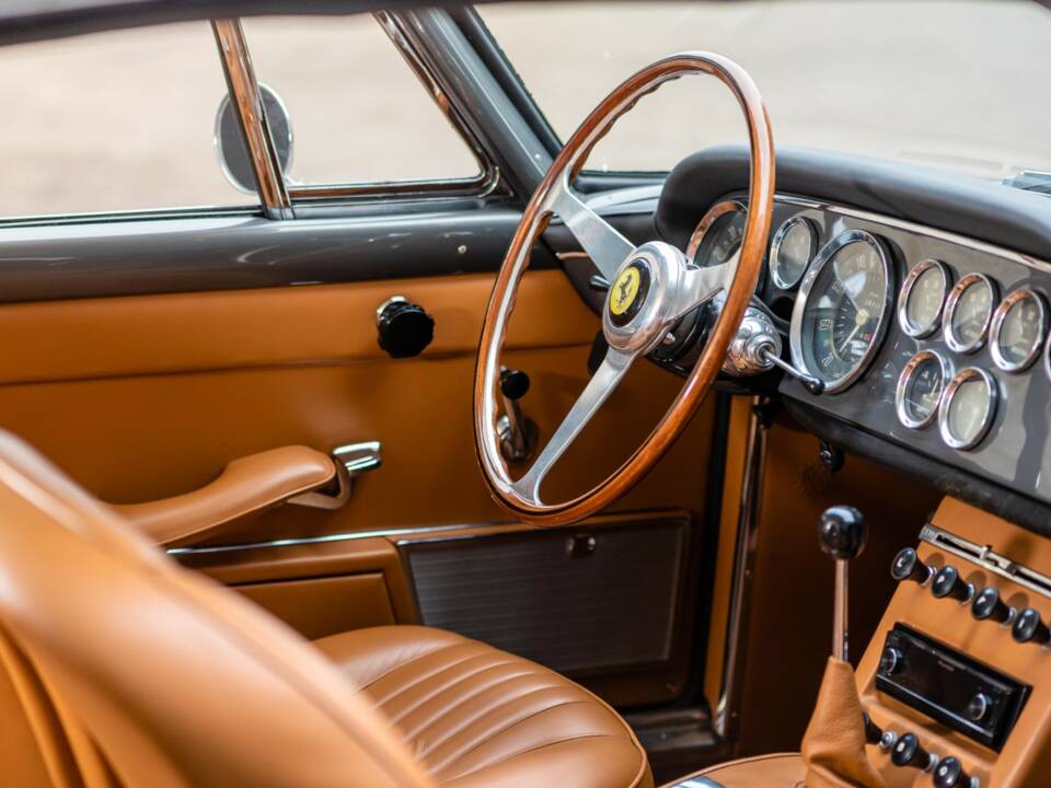 Bild 19/50 von Ferrari 250 GT/E (1963)