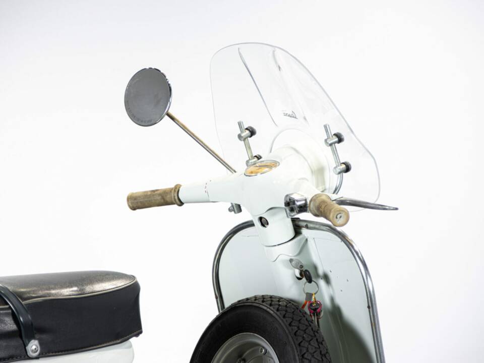 Bild 32/50 von Piaggio Vespa 125 Super (1966)