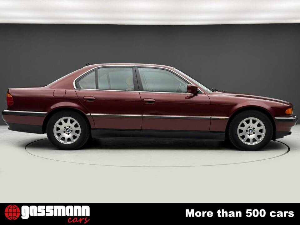 Obraz 4/15 pojazdu BMW 735i (2000)