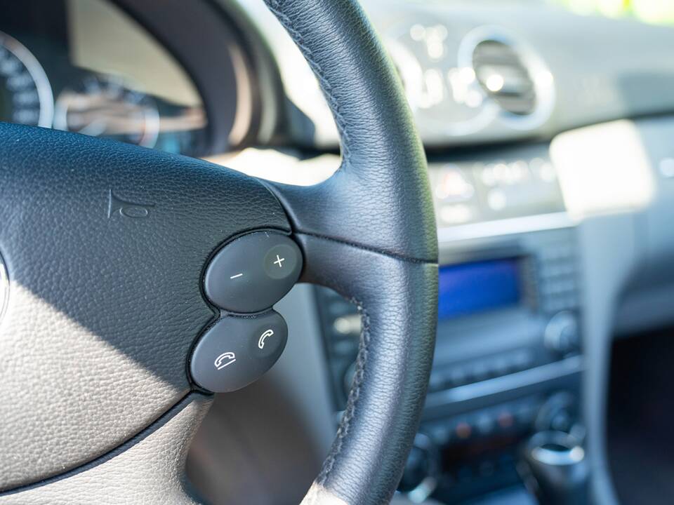 Image 41/49 of Mercedes-Benz CLK 280 (2006)