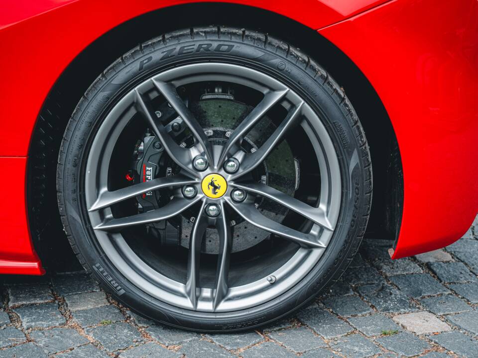 Image 8/56 of Ferrari 488 GTB (2020)