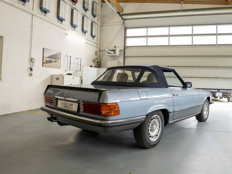 Immagine 5/33 di Mercedes-Benz 500 SL (1985)