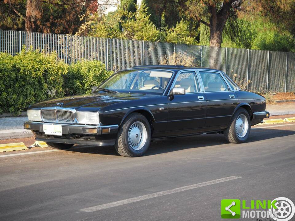 Bild 1/50 von Jaguar Sovereign 3.6 (1988)