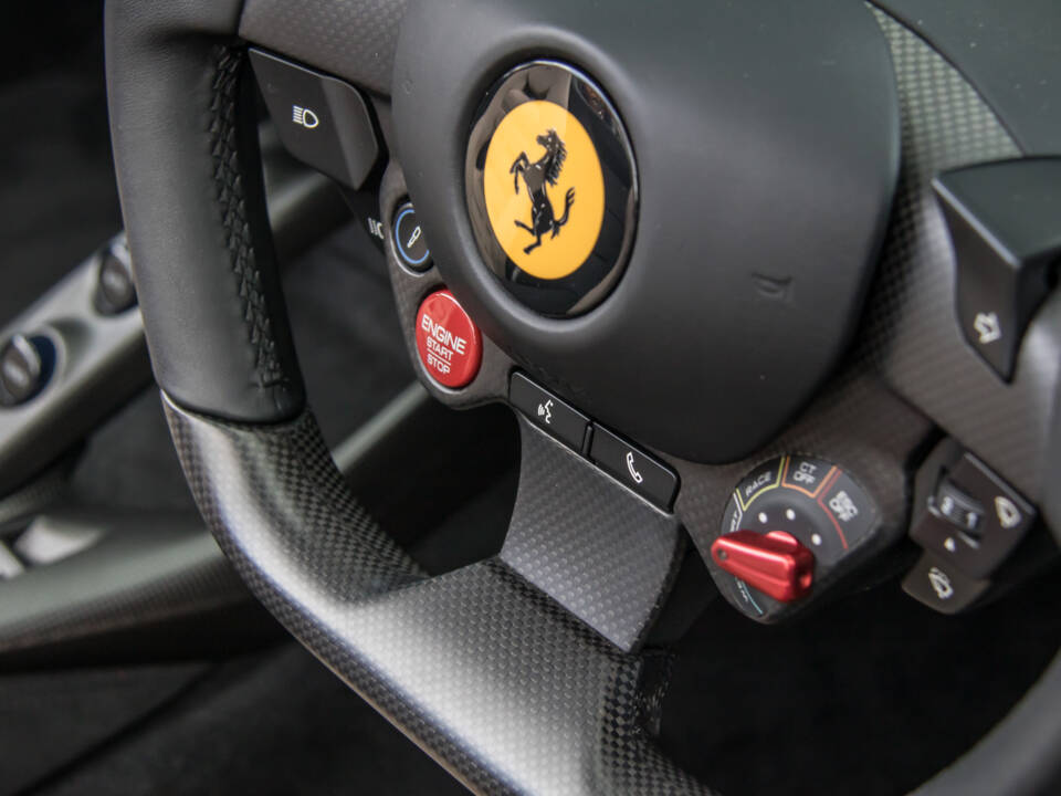 Image 25/28 de Ferrari 812 GTS (2021)