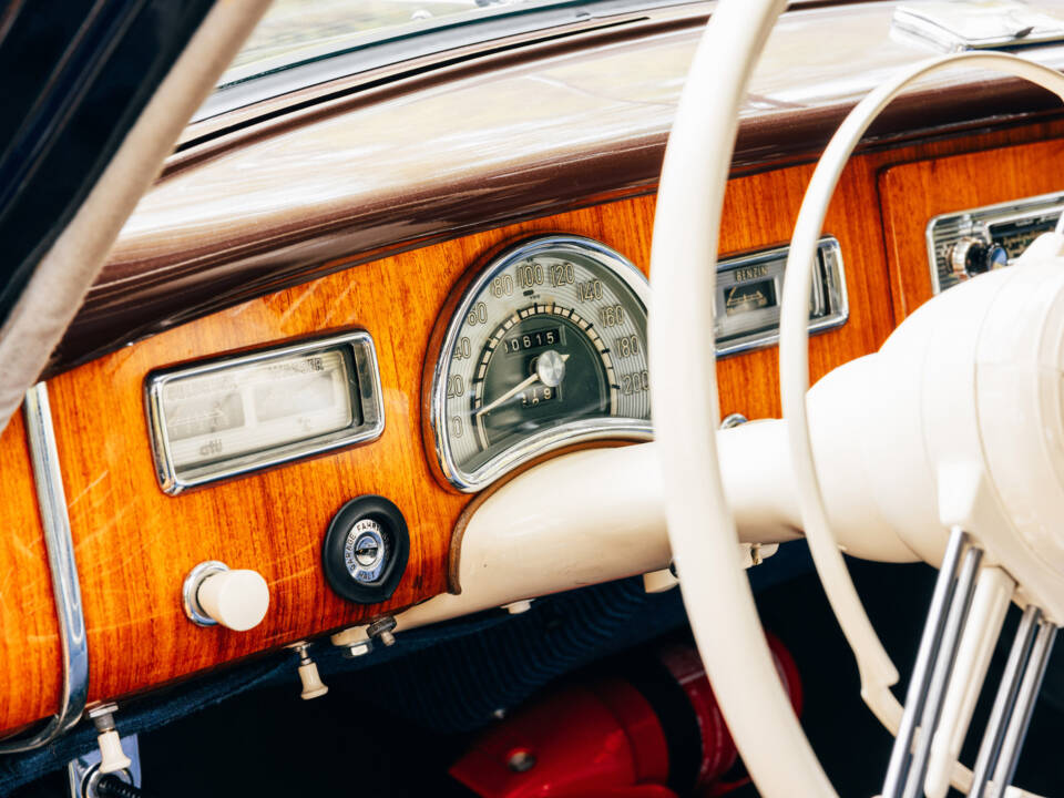 Image 185/199 of BMW 502 - 3.2 Litre (1961)