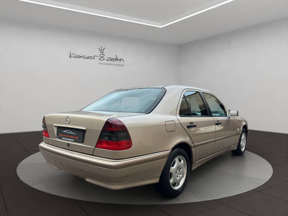 Bild 8/21 von Mercedes-Benz C 180 (2000)