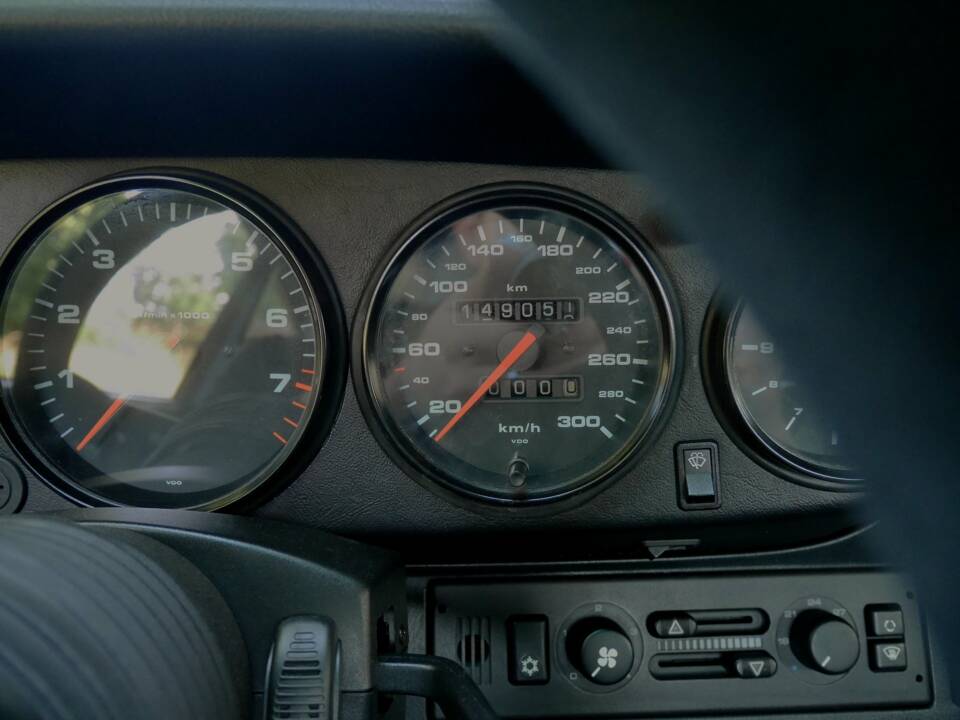 Immagine 30/31 di Porsche 911 Carrera 4 (1989)