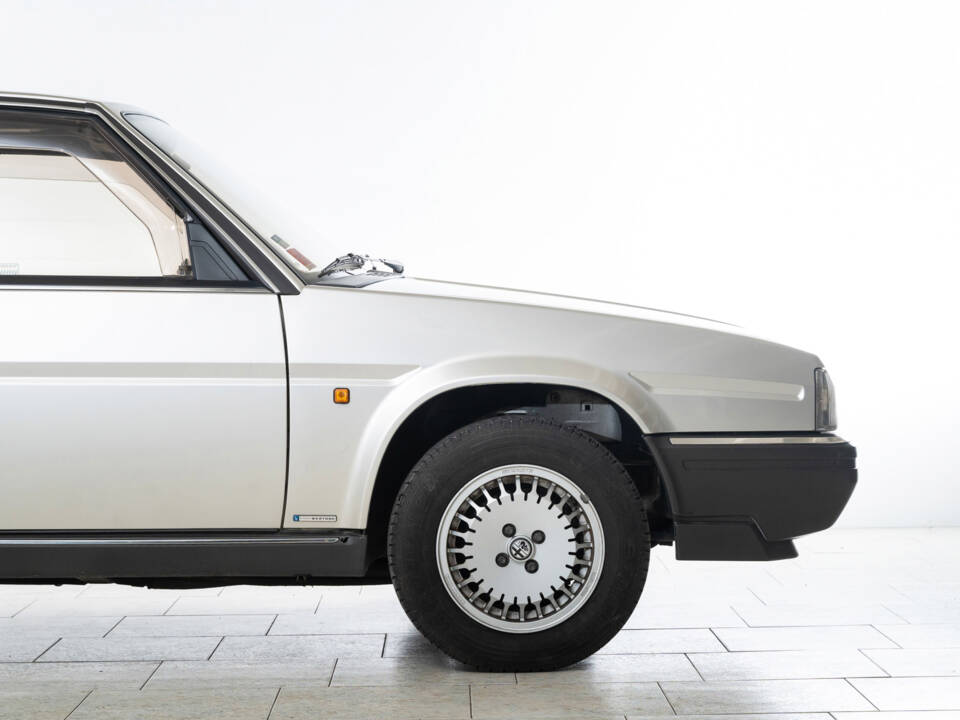 Bild 5/49 von Alfa Romeo 90 2.0 V6 Super (1987)