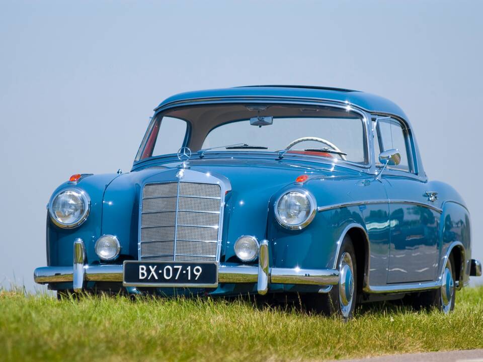 Afbeelding 1/16 van Mercedes-Benz 220 SE (1960)