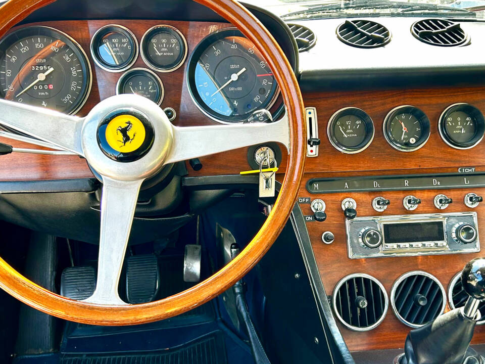 Imagen 9/12 de Ferrari 365 GT 2+2 (1971)