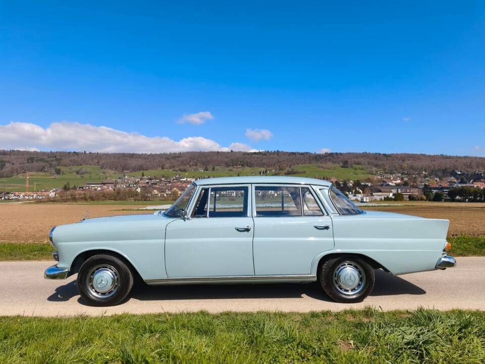Afbeelding 3/25 van Mercedes-Benz 200 (1967)