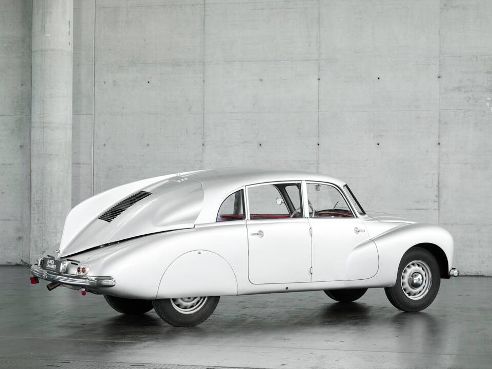 Image 36/50 of Tatra T 87 (1949)
