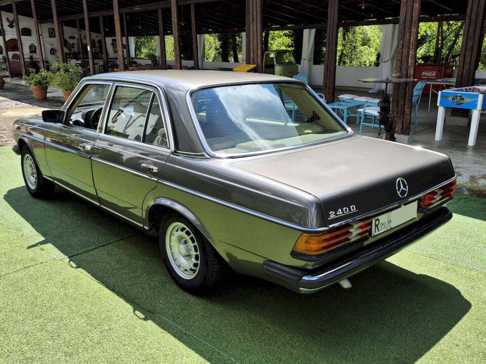 Image 25/71 of Mercedes-Benz 240 D (1980)