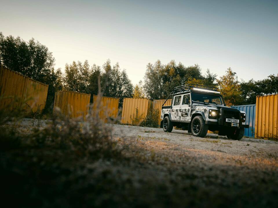 Bild 35/42 von Land Rover Defender Works V8 Trophy (2012)