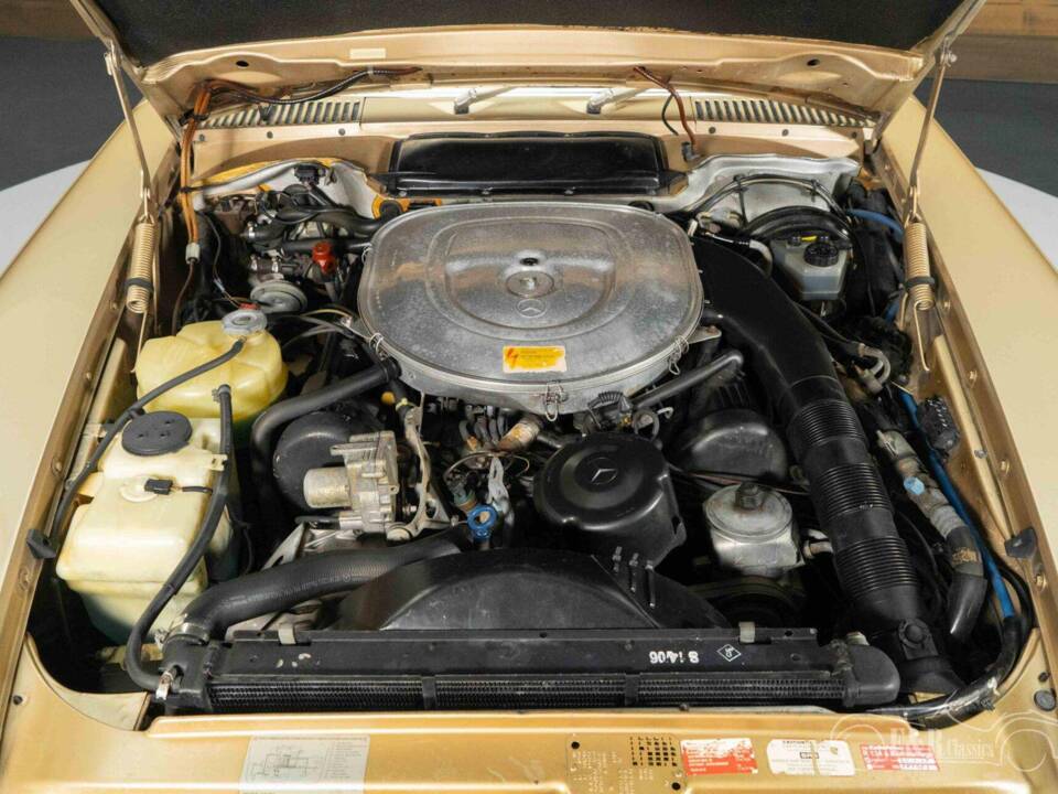 Image 19/19 of Mercedes-Benz 560 SL (1988)
