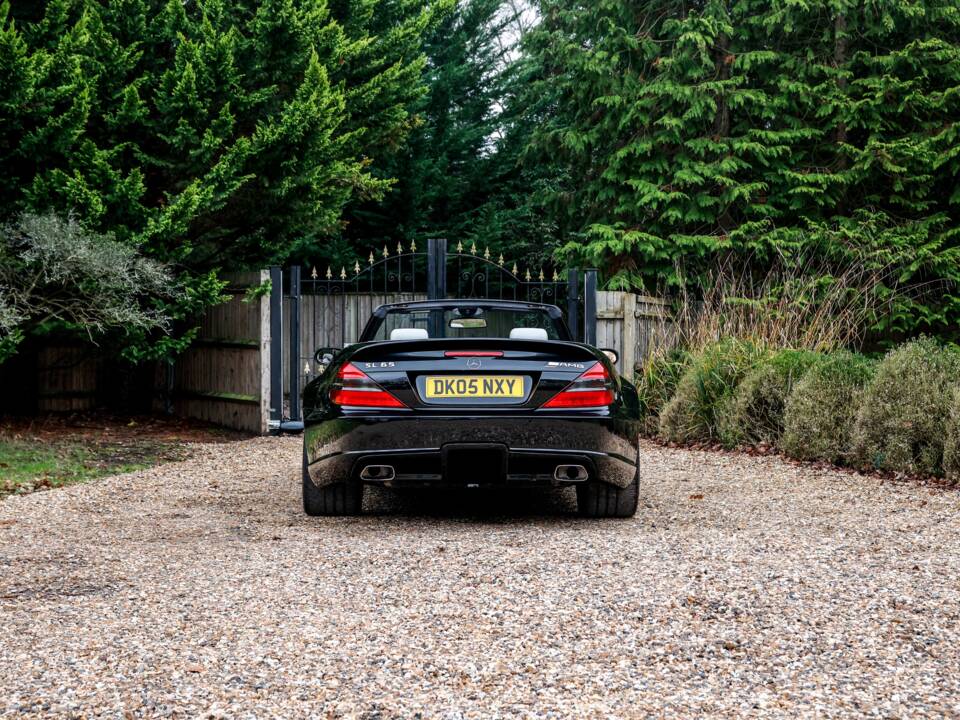 Immagine 15/46 di Mercedes-Benz SL 65 AMG (2005)