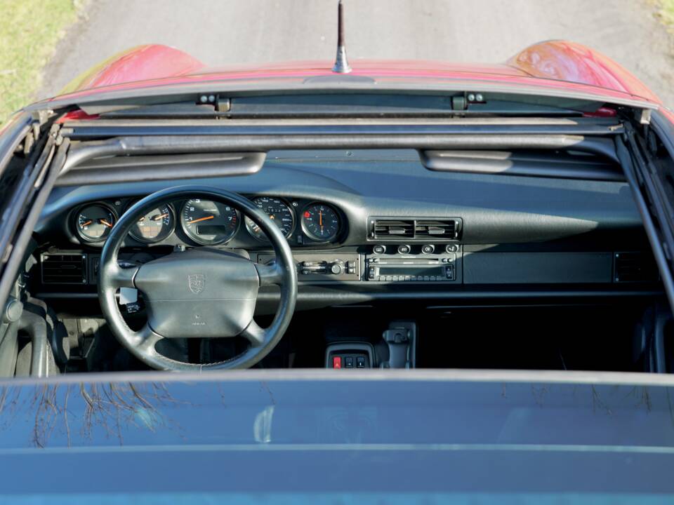 Image 25/46 of Porsche 911 Carrera (1997)