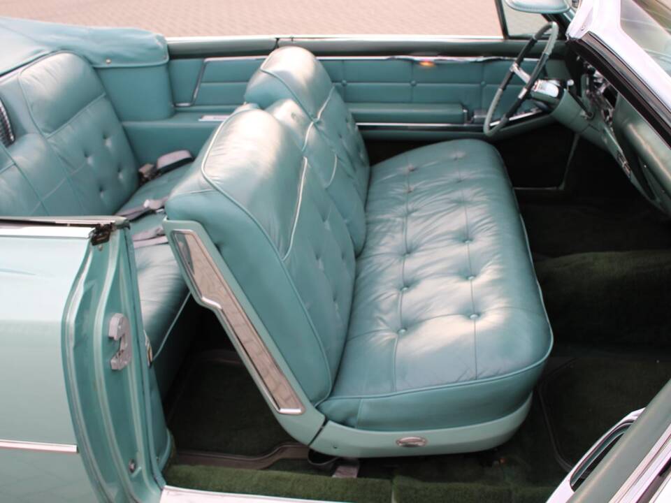 Image 14/29 of Cadillac 62 Convertible (1963)