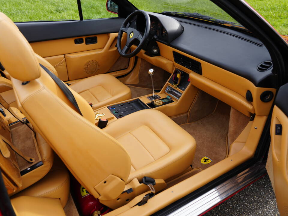 Afbeelding 13/26 van Ferrari Mondial T (1990)